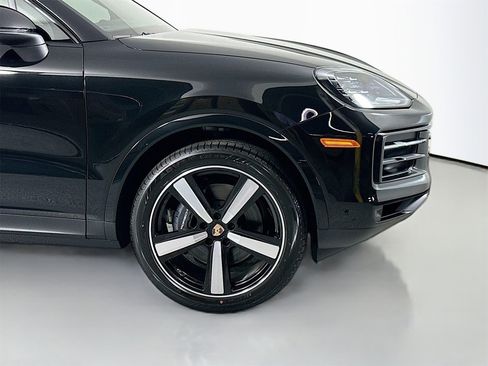 Certified 2025 Porsche Cayenne Coupe image 14