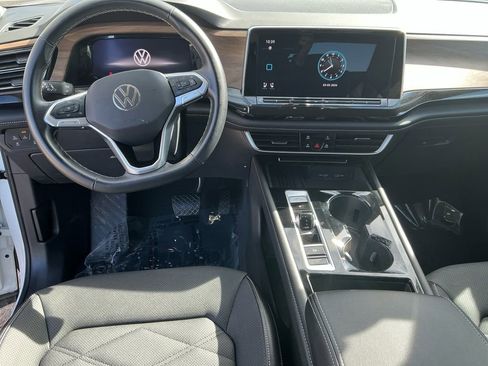 Used 2025 Volkswagen Atlas SE image 10