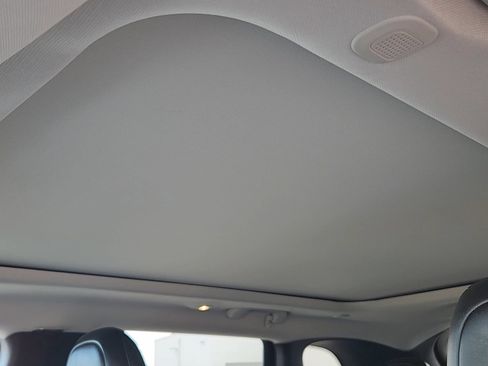 Used 2019 Jeep Cherokee Limited image 10