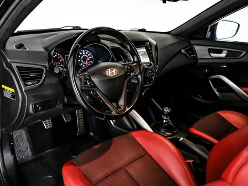 Used 2016 Hyundai Veloster Turbo R-Spec image 2