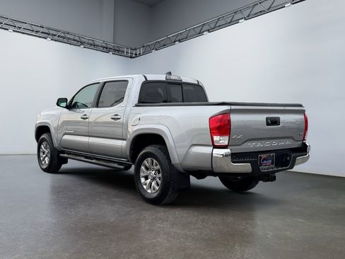 Used 2017 Toyota Tacoma SR5 w/ Tow Package image 7