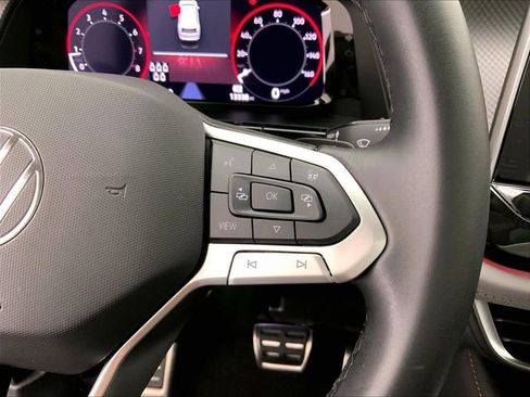 Certified 2025 Volkswagen Atlas Peak Edition SE AWD/4WD image 14