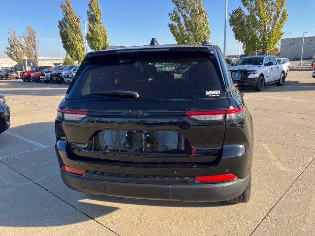 Used 2023 Jeep Grand Cherokee Limited w/ Black Appearance Package AWD/4WD image 7