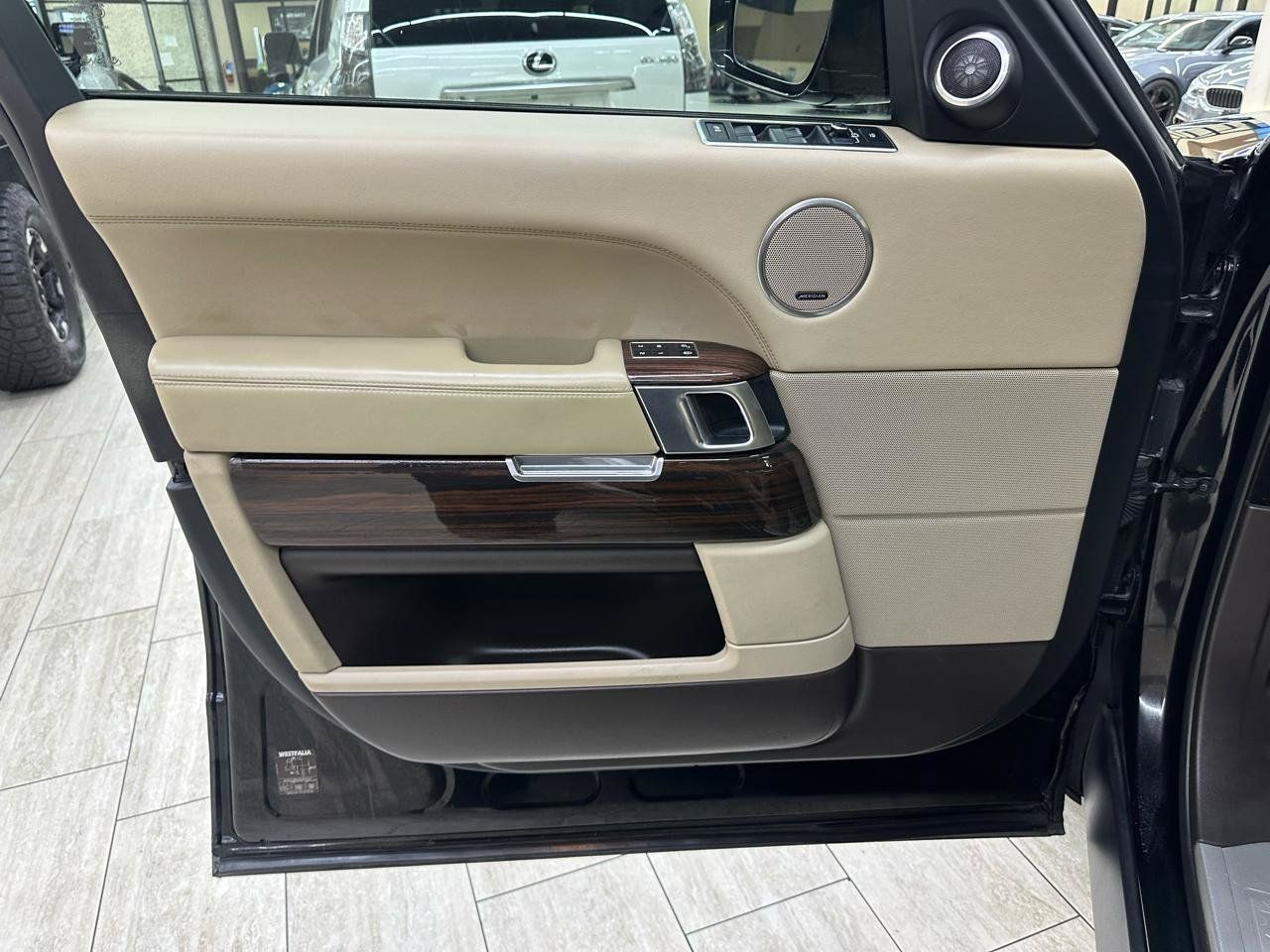 Used 2014 Land Rover Range Rover HSE AWD/4WD image 15