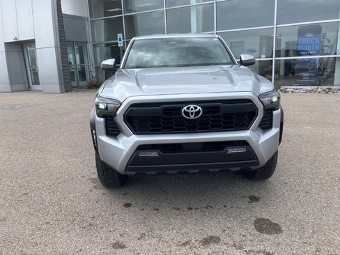 Used 2025 Toyota Tacoma TRD Off-Road AWD/4WD image 8