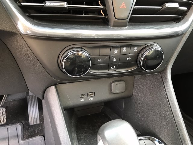 Certified 2024 Buick Encore GX Preferred FWD image 7