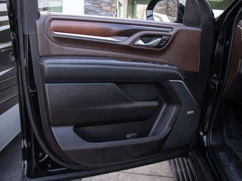 Used 2021 GMC Yukon Denali w/ Denali Premium Package image 9