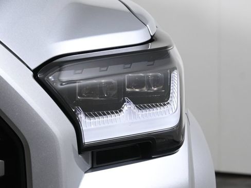 Used 2025 Toyota 4Runner Platinum AWD/4WD image 11