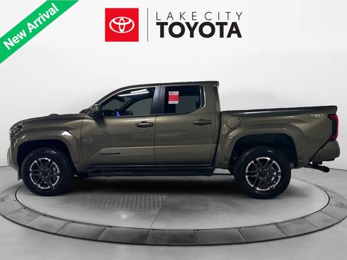 Used 2025 Toyota Tacoma TRD Sport image 2
