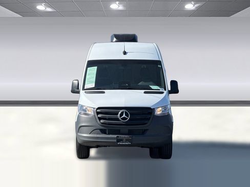 Used 2025 Mercedes-Benz Sprinter 2500 image 5