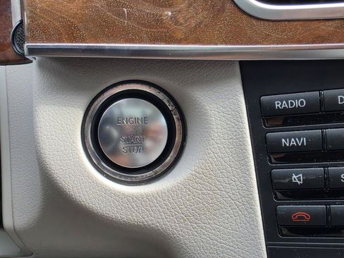Used 2014 Mercedes-Benz E 350 4MATIC Sedan image 32