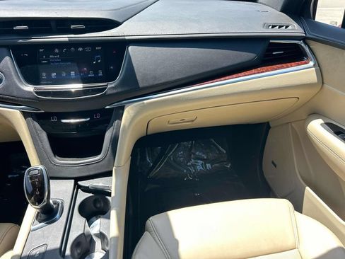Used 2017 Cadillac XT5 Premium Luxury FWD image 13