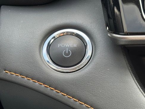 Used 2023 Toyota Highlander Bronze Edition image 13