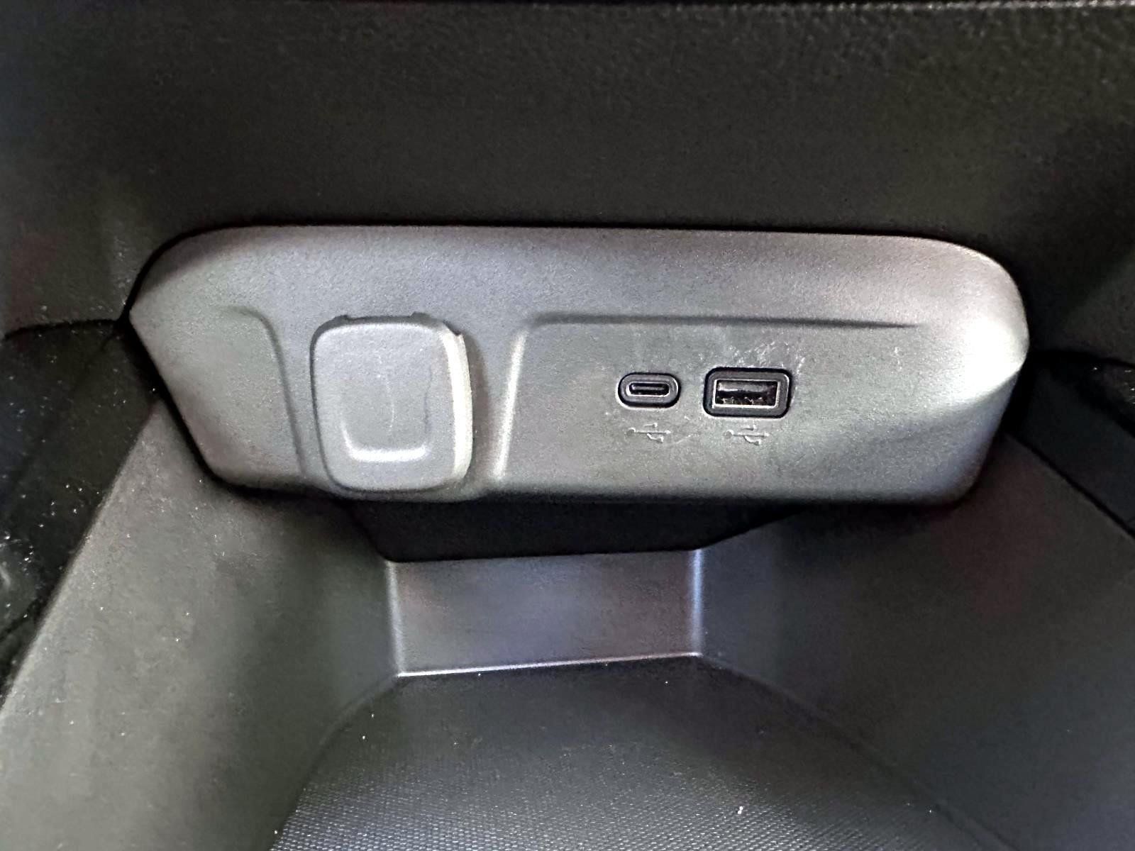 Used 2024 Chevrolet Trax LT FWD image 24