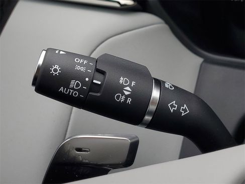 New 2026 Land Rover Range Rover Velar Dynamic SE image 17