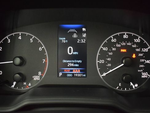 Used 2024 Toyota Corolla Cross LE w/ Moonroof Package AWD/4WD image 17