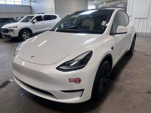 Used 2024 Tesla Model Y Long Range image 7