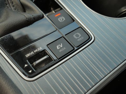 Certified 2026 Toyota Sienna LE FWD image 31