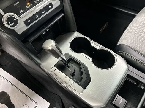 Used 2013 Toyota Camry SE image 16