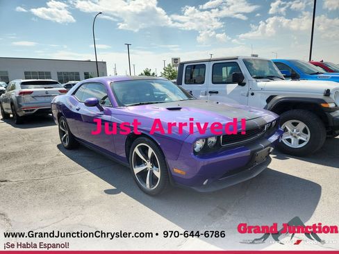 Used 2013 Dodge Challenger R/T RWD image 1