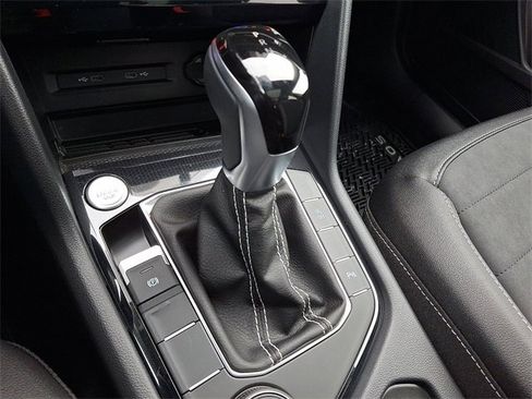 New 2026 Volkswagen Taos SE image 8