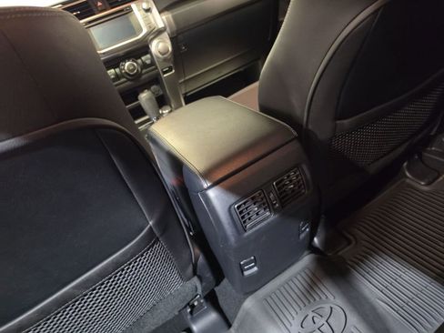 Used 2018 Toyota 4Runner SR5 Premium AWD/4WD image 23