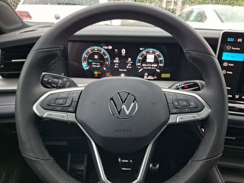 New 2026 Volkswagen Tiguan SE R-Line image 10