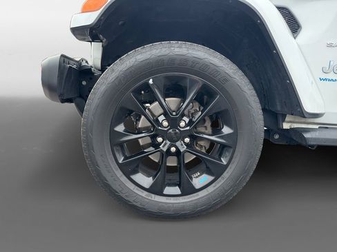 Used 2023 Jeep Wrangler Unlimited Sahara image 14