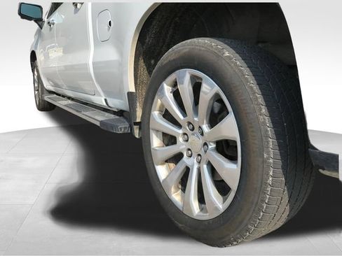 Used 2019 Chevrolet Silverado 1500 High Country w/ Technology Package AWD/4WD image 7