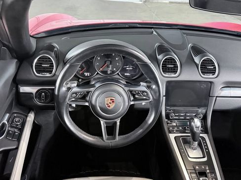 Used 2018 Porsche 718 Boxster RWD image 36