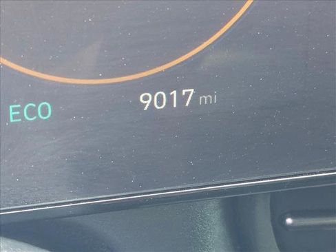 Used 2025 Hyundai Elantra SEL image 11