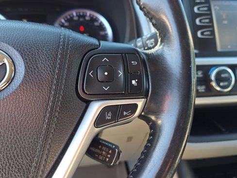 Used 2017 Toyota Highlander XLE image 17
