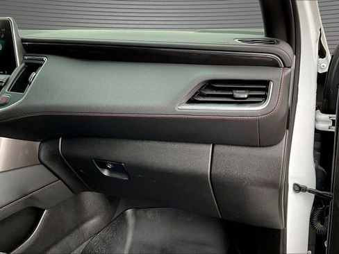 Used 2022 Chevrolet Suburban RST w/ Luxury Package image 27