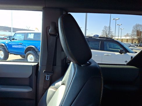 Used 2023 Ford Bronco Badlands w/ Sasquatch Package image 17