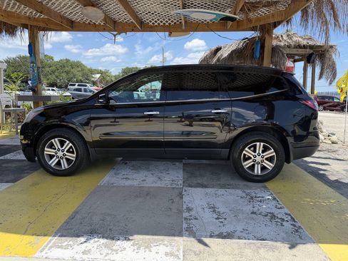 Used 2017 Chevrolet Traverse LT FWD image 8