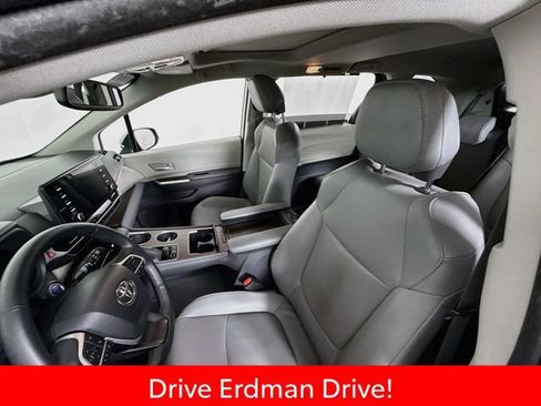 Used 2022 Toyota Sienna XLE FWD image 5