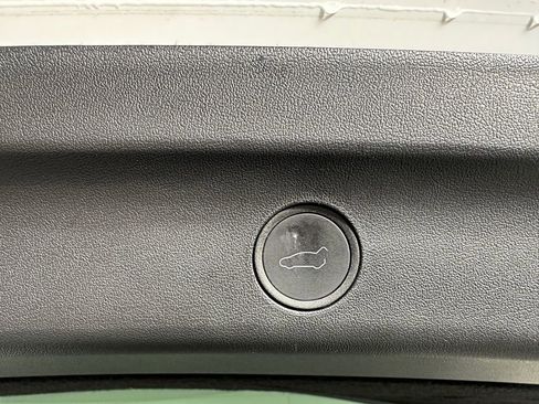 Used 2023 Tesla Model Y Performance image 9