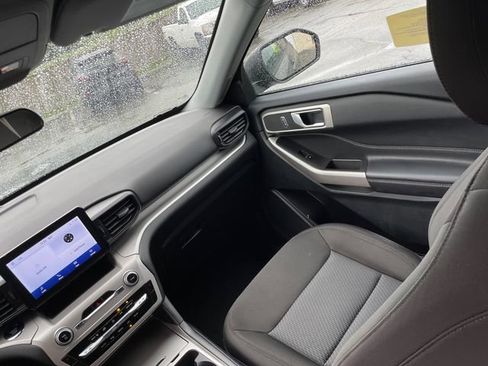 Used 2023 Ford Explorer XLT image 25