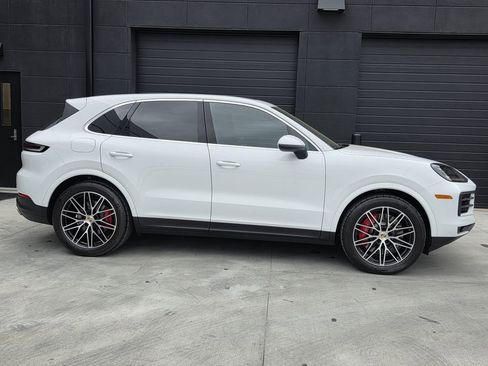 Certified 2024 Porsche Cayenne S image 7
