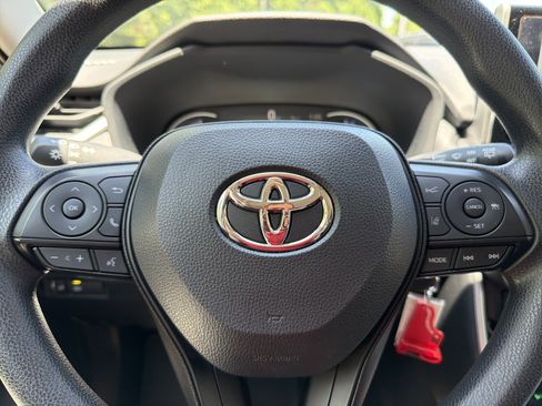 Used 2025 Toyota RAV4 LE AWD/4WD image 11