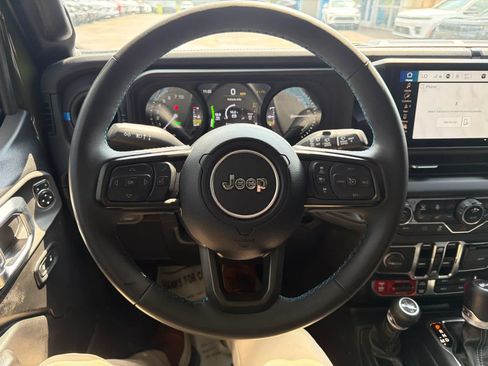 Used 2024 Jeep Wrangler Unlimited Rubicon 4xe w/ Technology Group AWD/4WD image 15