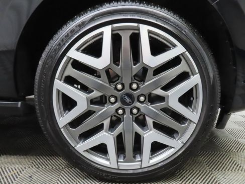 Used 2025 Ford Expedition Max Platinum w/ Platinum Ultimate Package image 10