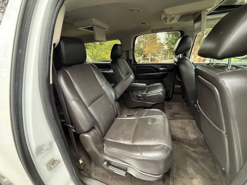 Used 2013 GMC Yukon XL Denali image 23