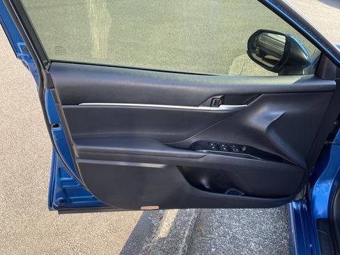 Used 2018 Toyota Camry SE FWD image 14