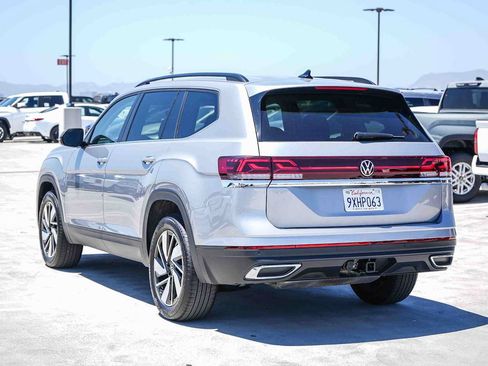 Certified 2026 Volkswagen Atlas SE FWD image 8