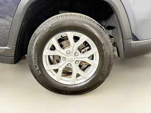 Used 2024 Jeep Grand Cherokee Limited AWD/4WD image 29
