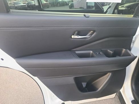 Used 2025 Nissan Pathfinder Platinum AWD/4WD image 18