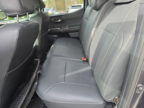 Certified 2020 Toyota Tacoma TRD Off-Road image 16