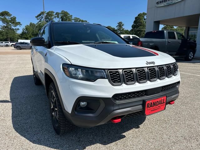 Used 2025 Jeep Compass Trailhawk AWD/4WD image 2