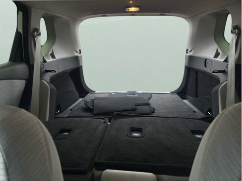 Used 2023 Nissan Rogue SV image 23